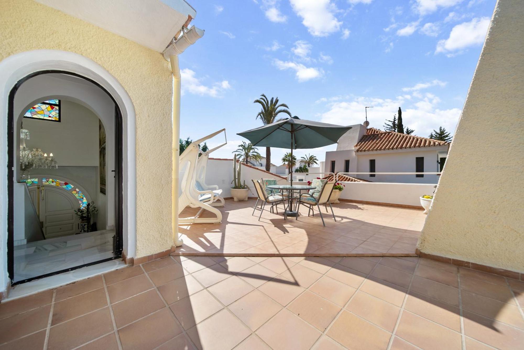 Villa Charming Andalusian Style In Nueva Andalucia *