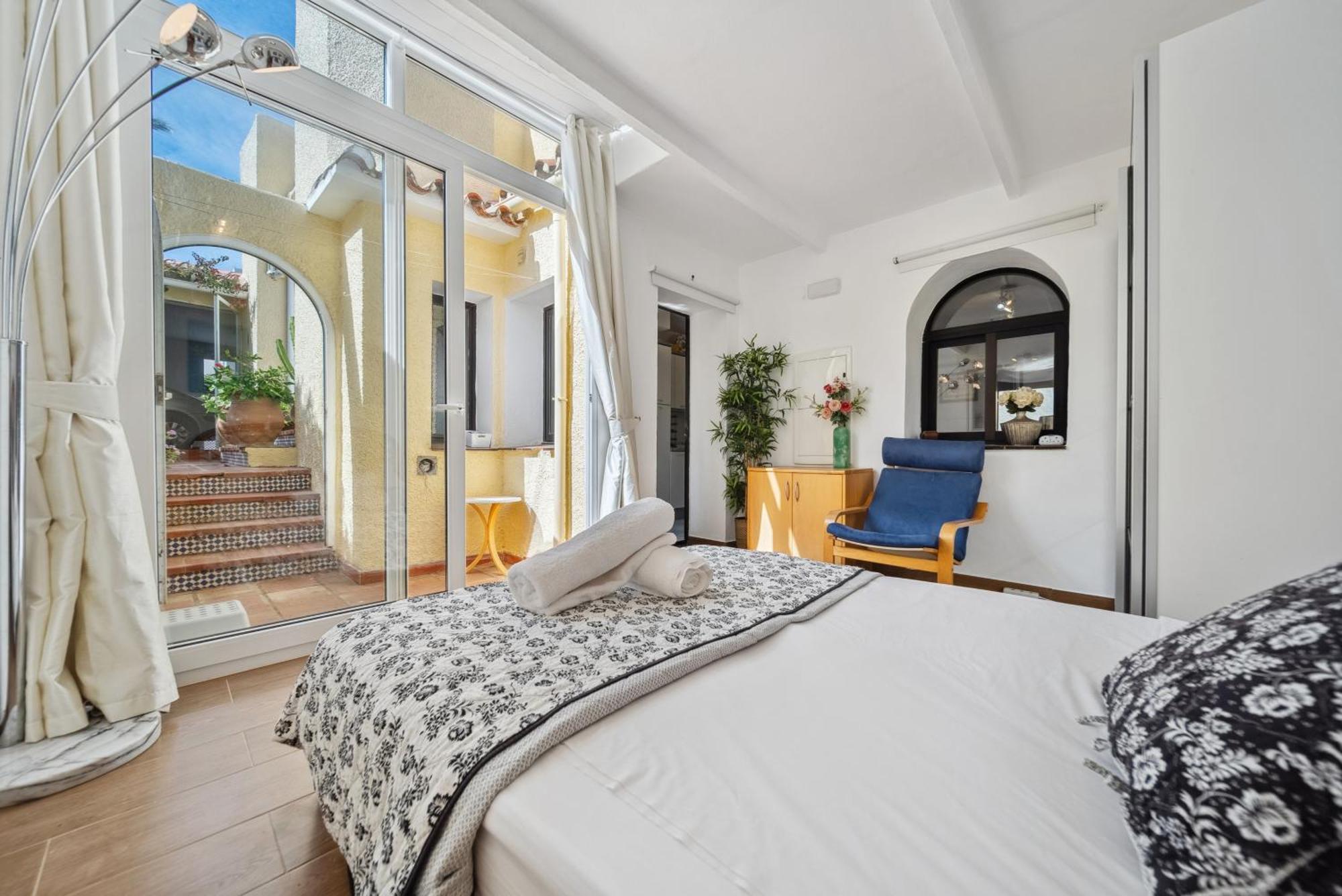 Charming Andalusian Style In Nueva Andalucia *