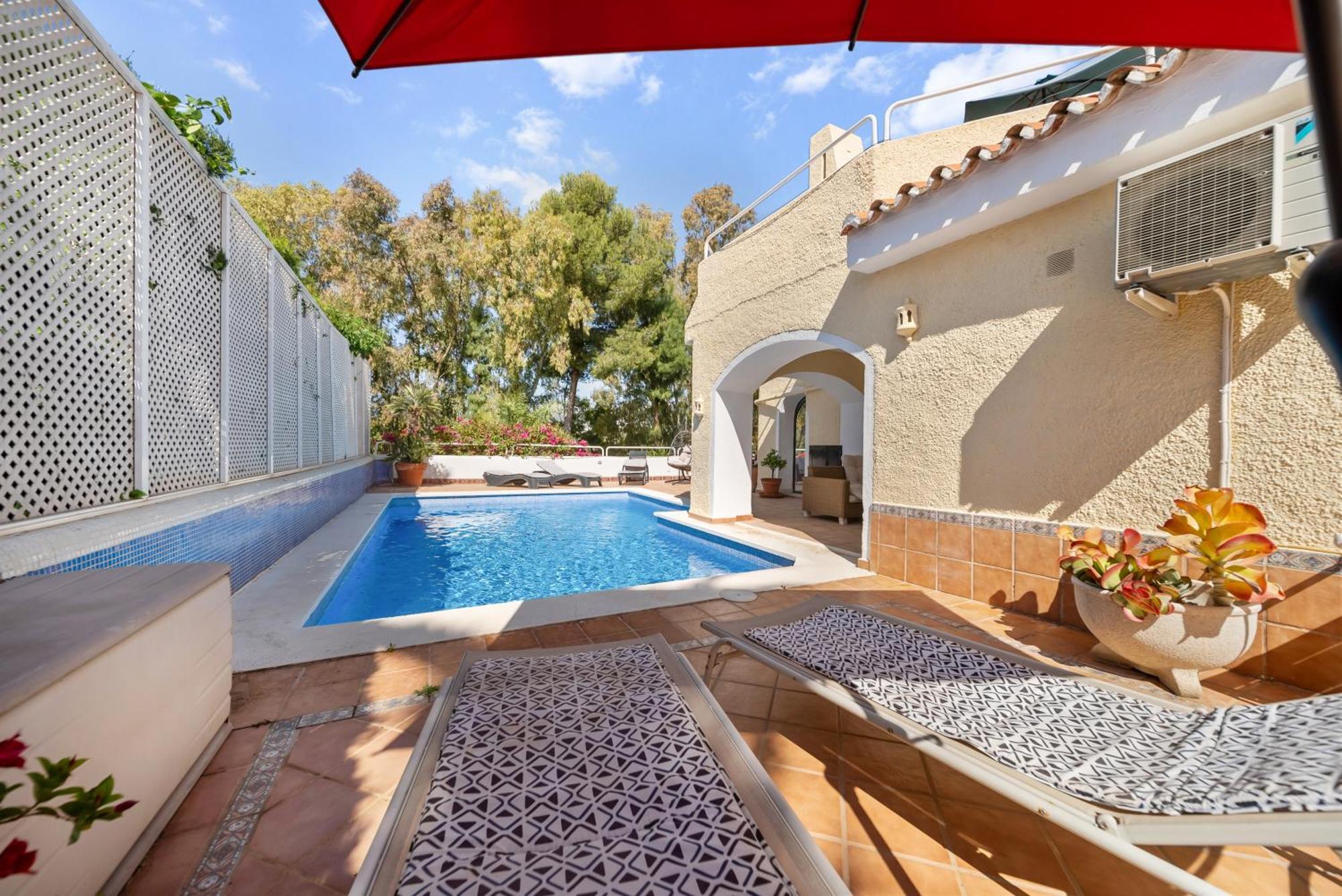 Villa Charming Andalusian Style In Nueva Andalucia