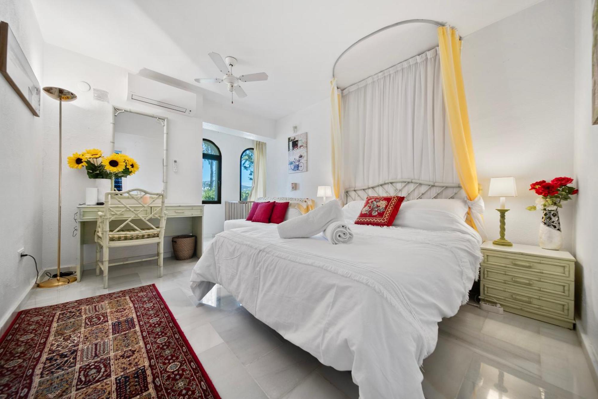 Villa Charming Andalusian Style In Nueva Andalucia