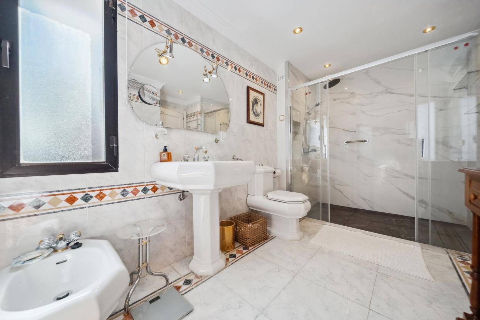 Villa Charming Andalusian Style In Nueva Andalucia